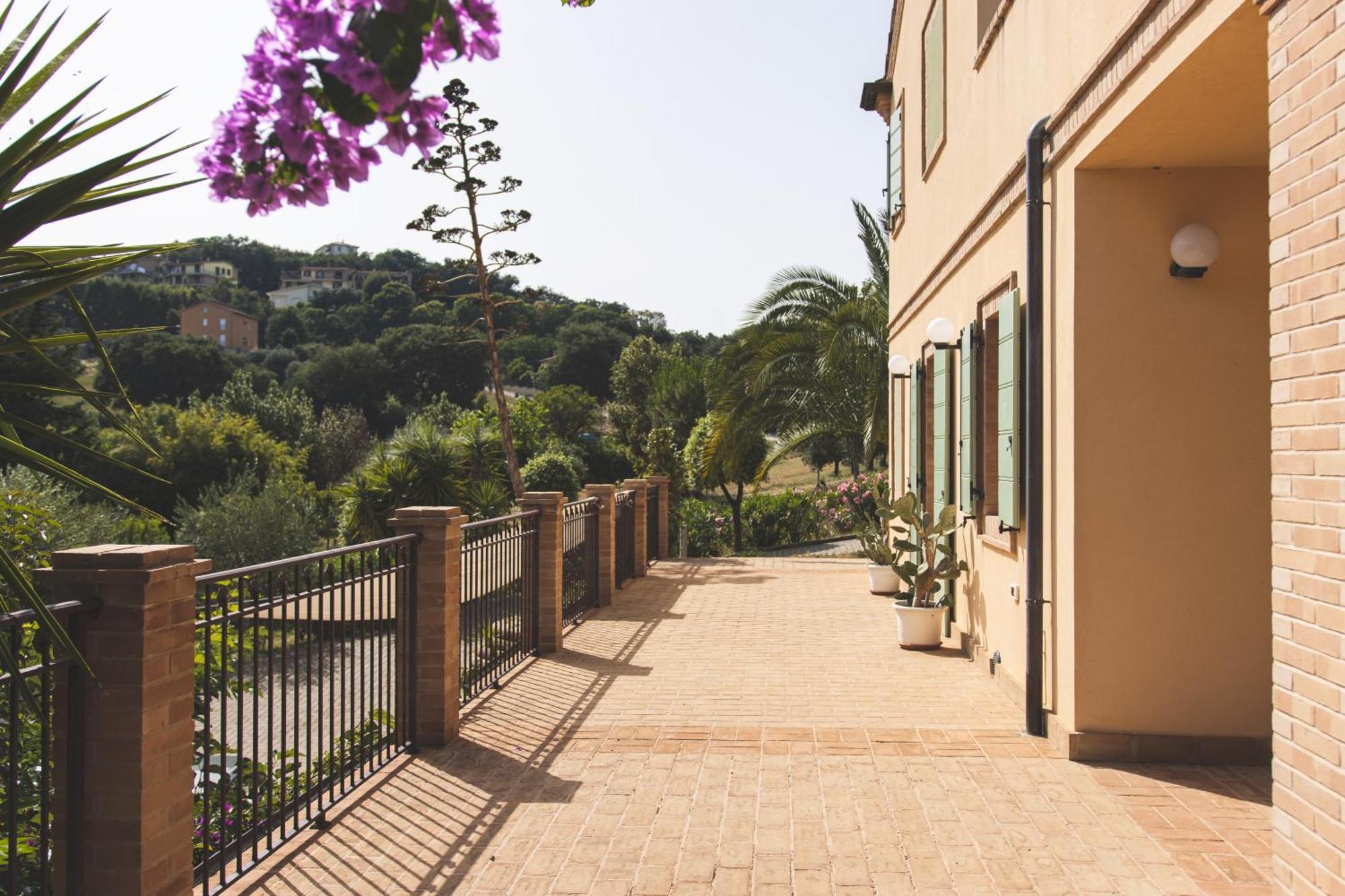 Villa Mariposa 시비타노바 마르셰 외부 사진